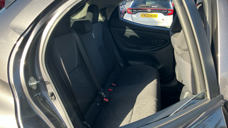 Toyota Yaris 1.5 Hybrid Design 5dr CVT Hybrid Hatchback